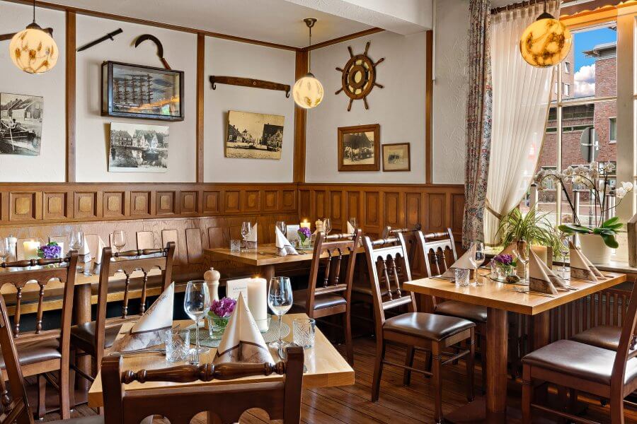 Vorbereitete Tische im Restaurant